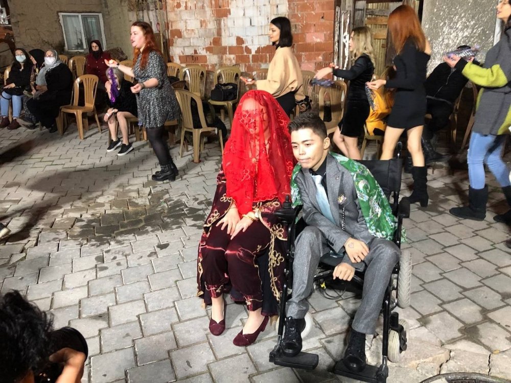 Sosyal medya aşkı engel tanımadı