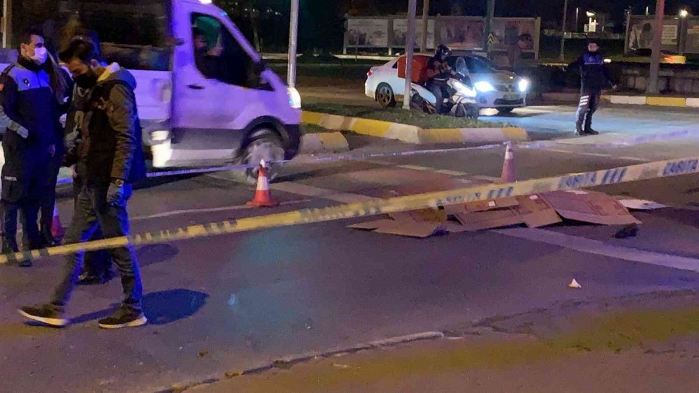 Yolun karşısına geçmeye çalışan yaşlı kadın tankerin altında can verdi