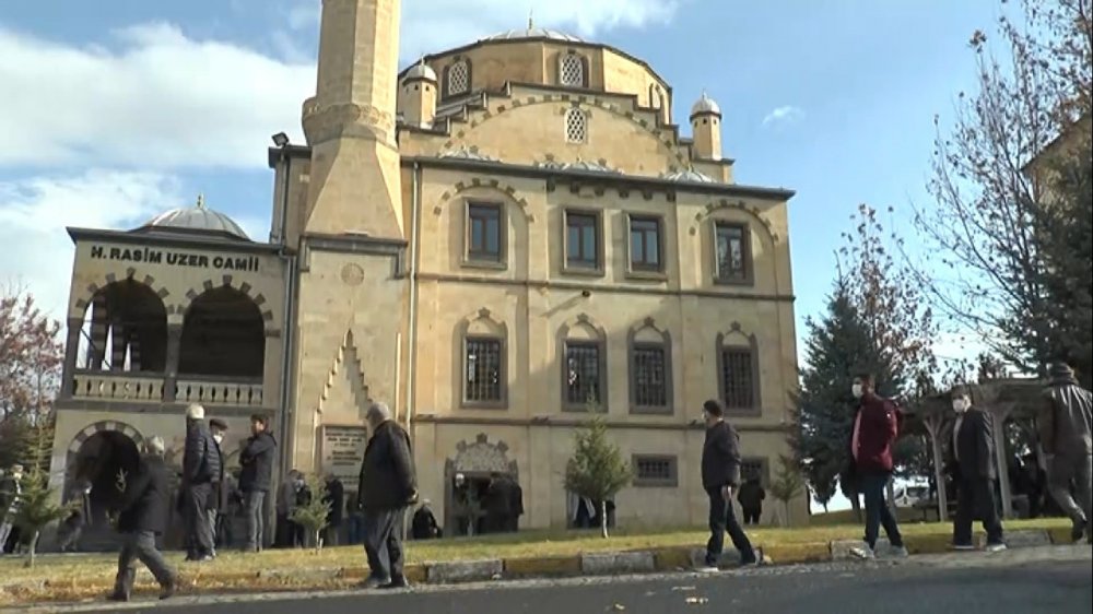 Baykar mühendisi Tarık Kesekçi gözyaşlarıyla toprağa verildi