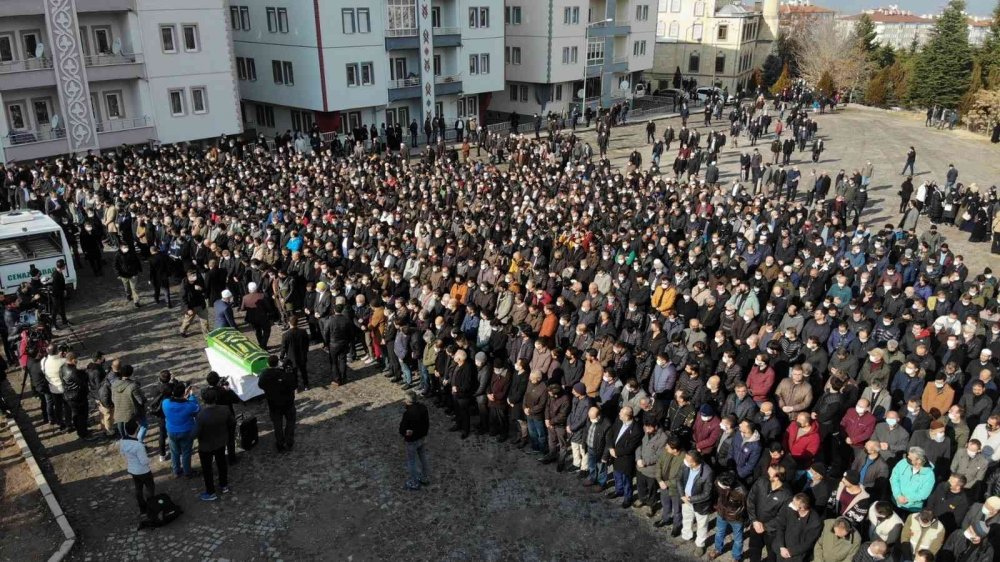Baykar mühendisi Tarık Kesekçi gözyaşlarıyla toprağa verildi