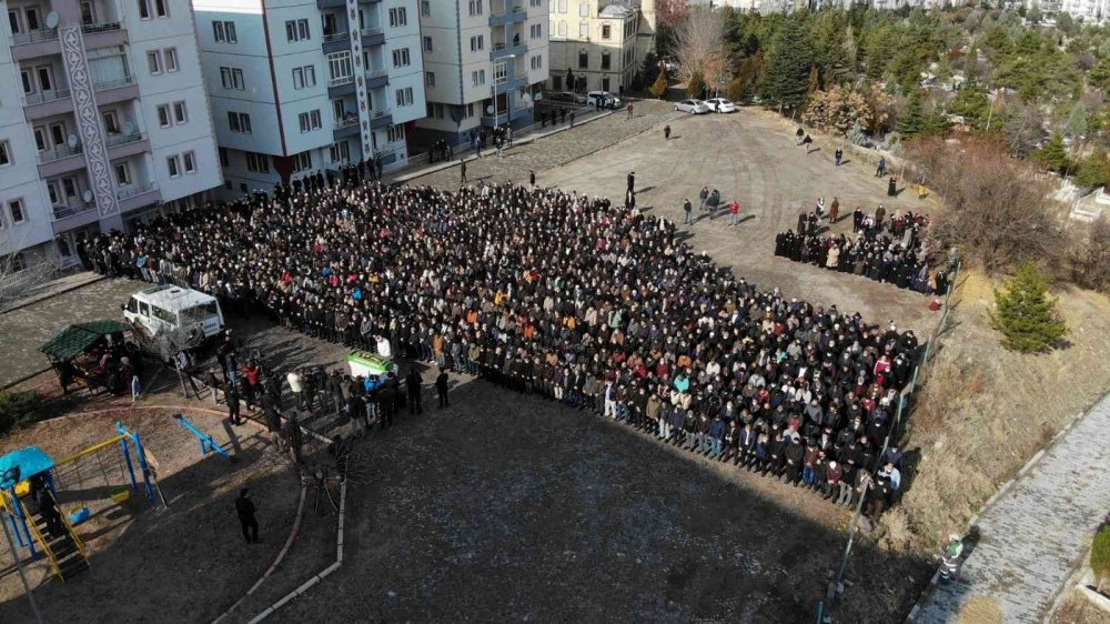 Baykar mühendisi Tarık Kesekçi gözyaşlarıyla toprağa verildi