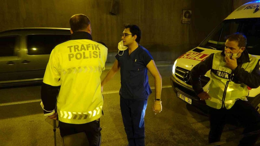 Emniyet kemeri takmadı! Bariyerlere çarpıp camdan fırlayan Mahmut Yavaşcan otomobile çarparak can verdi