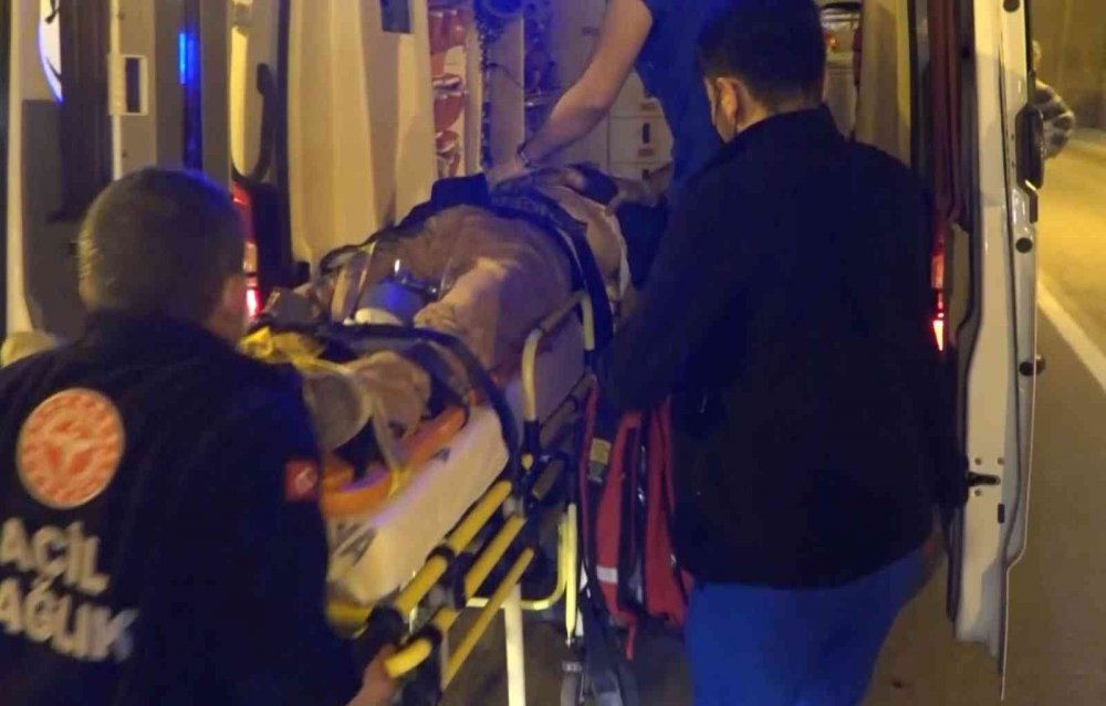 Emniyet kemeri takmadı! Bariyerlere çarpıp camdan fırlayan Mahmut Yavaşcan otomobile çarparak can verdi