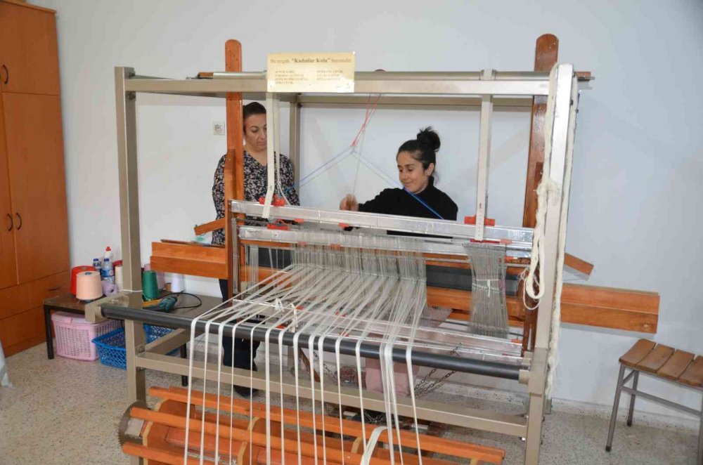 İbradı'da 300 yıllık geleneksel dokuma örtüler yeniden hayat buluyor