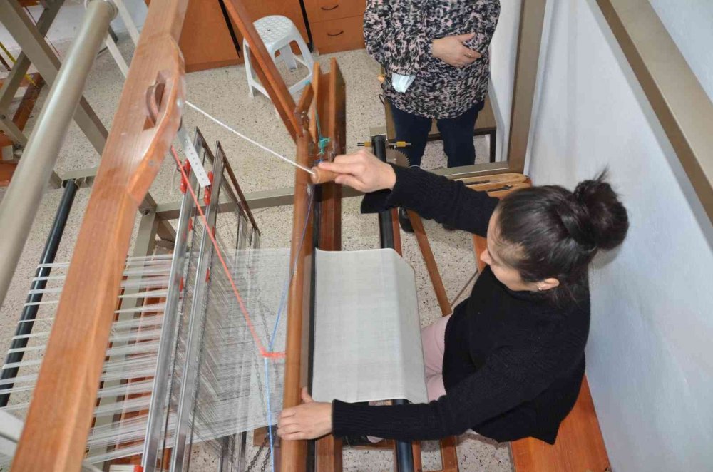 İbradı'da 300 yıllık geleneksel dokuma örtüler yeniden hayat buluyor