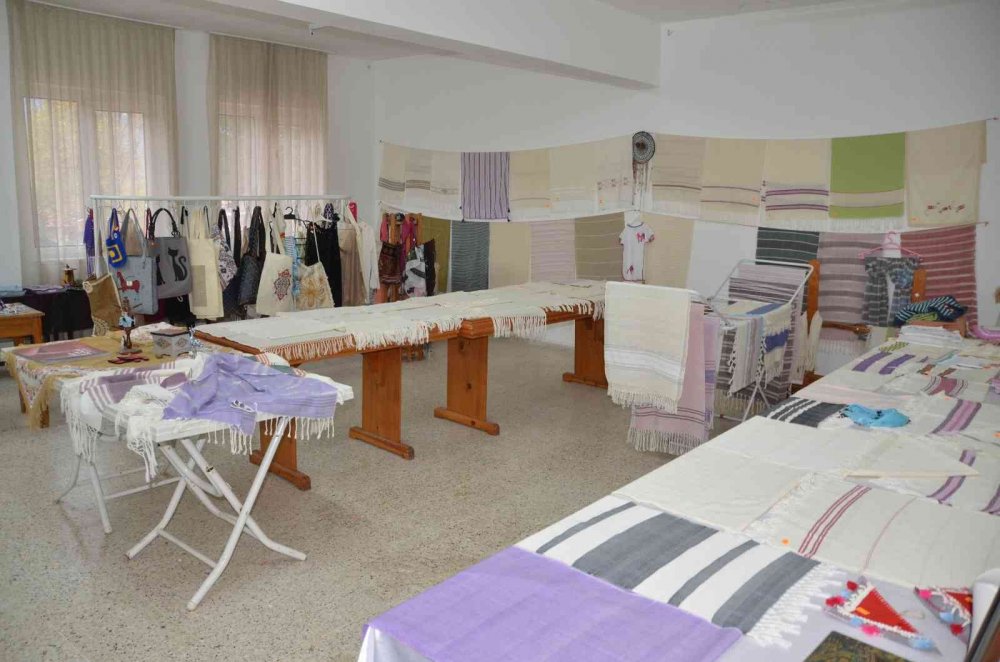 İbradı'da 300 yıllık geleneksel dokuma örtüler yeniden hayat buluyor