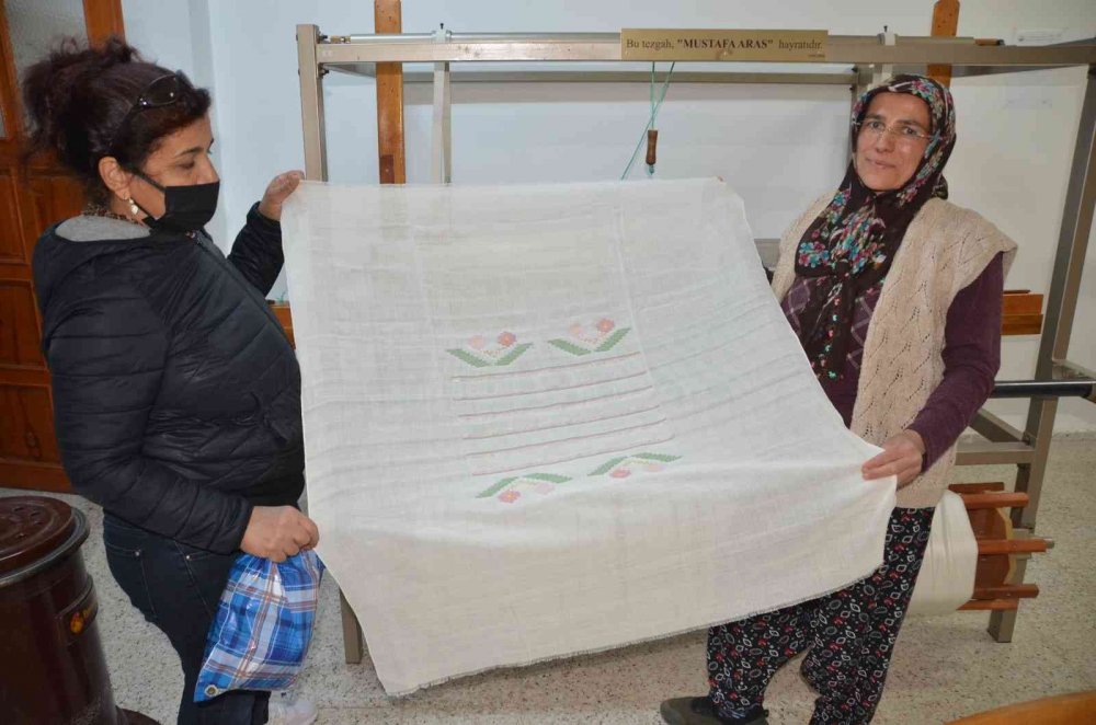İbradı'da 300 yıllık geleneksel dokuma örtüler yeniden hayat buluyor