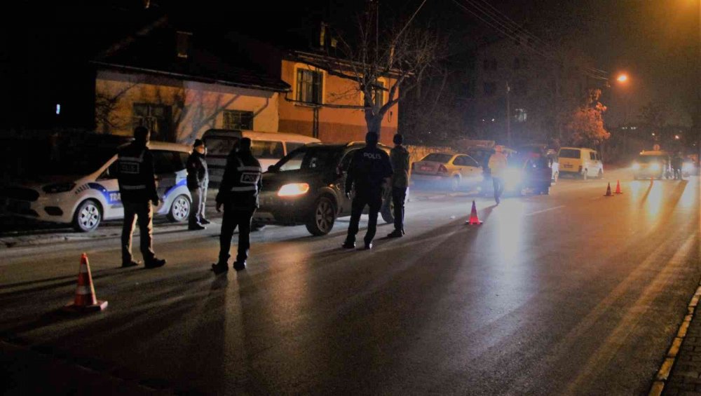 Konya’da 200 polis sokağa indi! 500 araç ve sürücüye şok kontrol