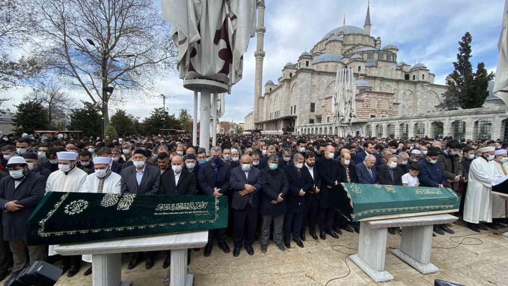 Milli Teknoloji yolunda hayatını kaybeden İHH gönüllüleri dualarla defnedildi