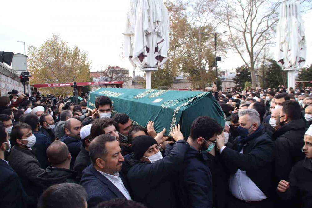 Milli Teknoloji yolunda hayatını kaybeden İHH gönüllüleri dualarla defnedildi
