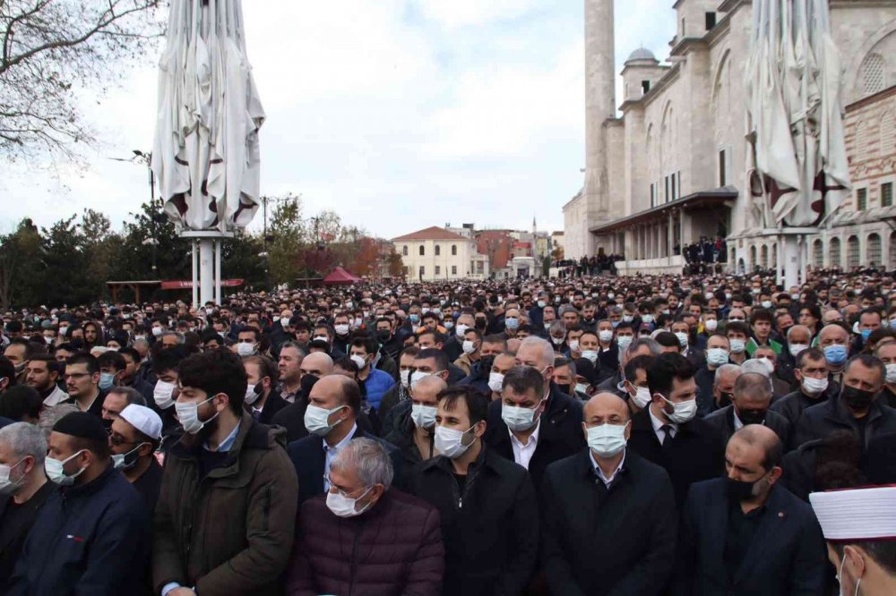 Milli Teknoloji yolunda hayatını kaybeden İHH gönüllüleri dualarla defnedildi