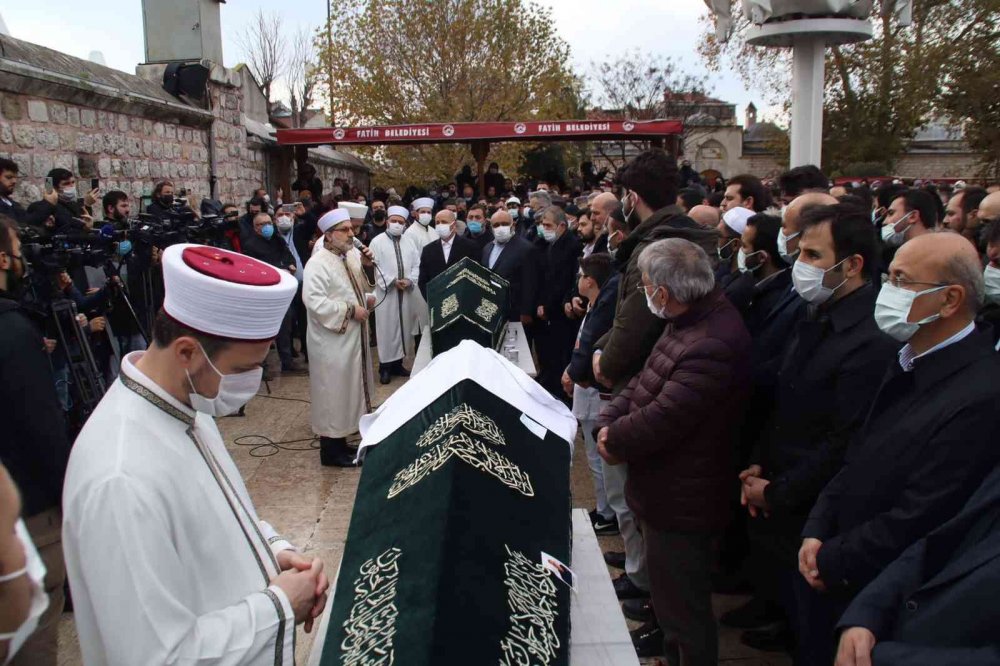 Milli Teknoloji yolunda hayatını kaybeden İHH gönüllüleri dualarla defnedildi
