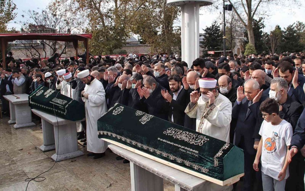 Milli Teknoloji yolunda hayatını kaybeden İHH gönüllüleri dualarla defnedildi