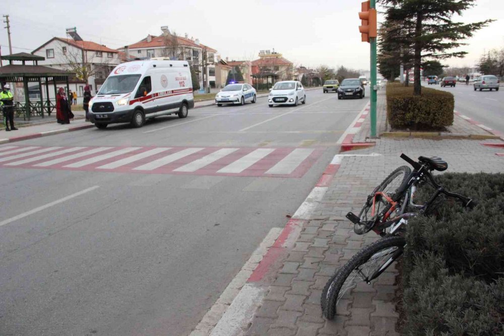 Karaman’da yaya geçidinde ticari aracın çarptığı bisikletli çocuk yaralandı