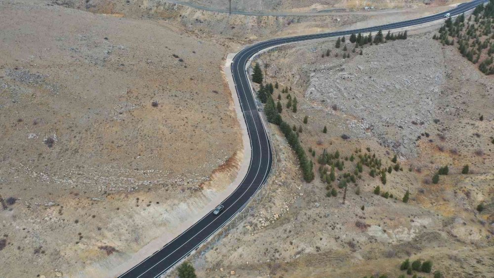 Konya'da bir köy yolunda daha çalışmalar tamam!