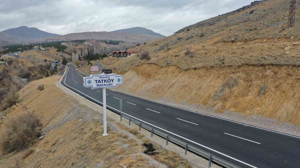 Konya'da bir köy yolunda daha çalışmalar tamam!