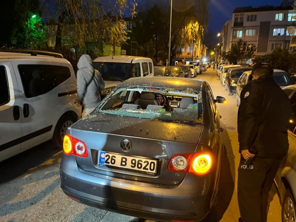 Lodos Eskişehir’de binaların çatılarını uçurdu! Çok sayıda araç zarar gördü