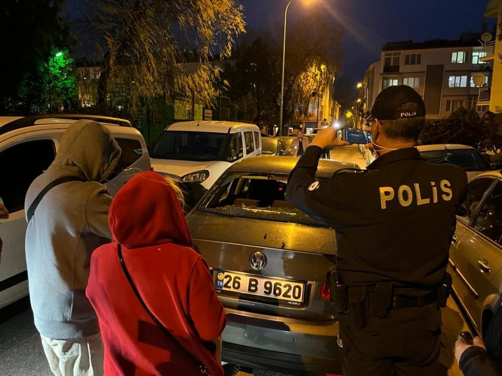 Lodos Eskişehir’de binaların çatılarını uçurdu! Çok sayıda araç zarar gördü