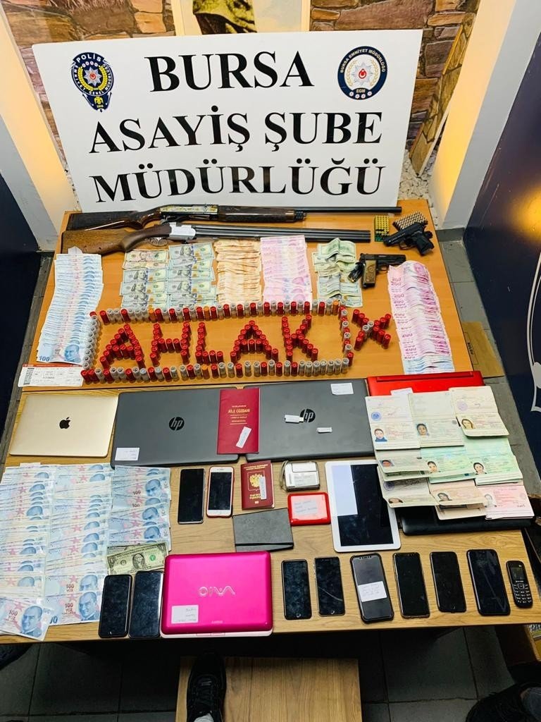 Kataloglu fuhuş çetesi çökertildi