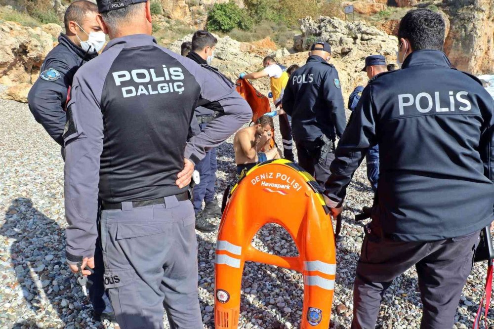 Uyarılara aldırmadı denizde boğularak can veriyordu
