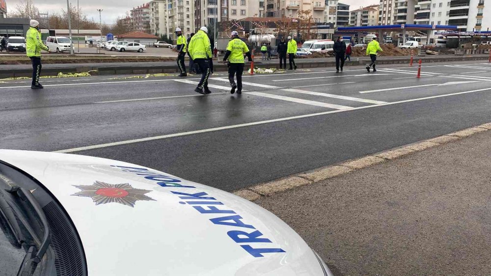 Aksaray'da kamyonun çarptığı Arife Demir hayatını kaybetti