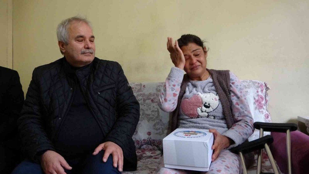 Akülü sandalyesinin şarjı çalınan 4 çocuk annesi engelli kadının gözyaşları sevince dönüştü