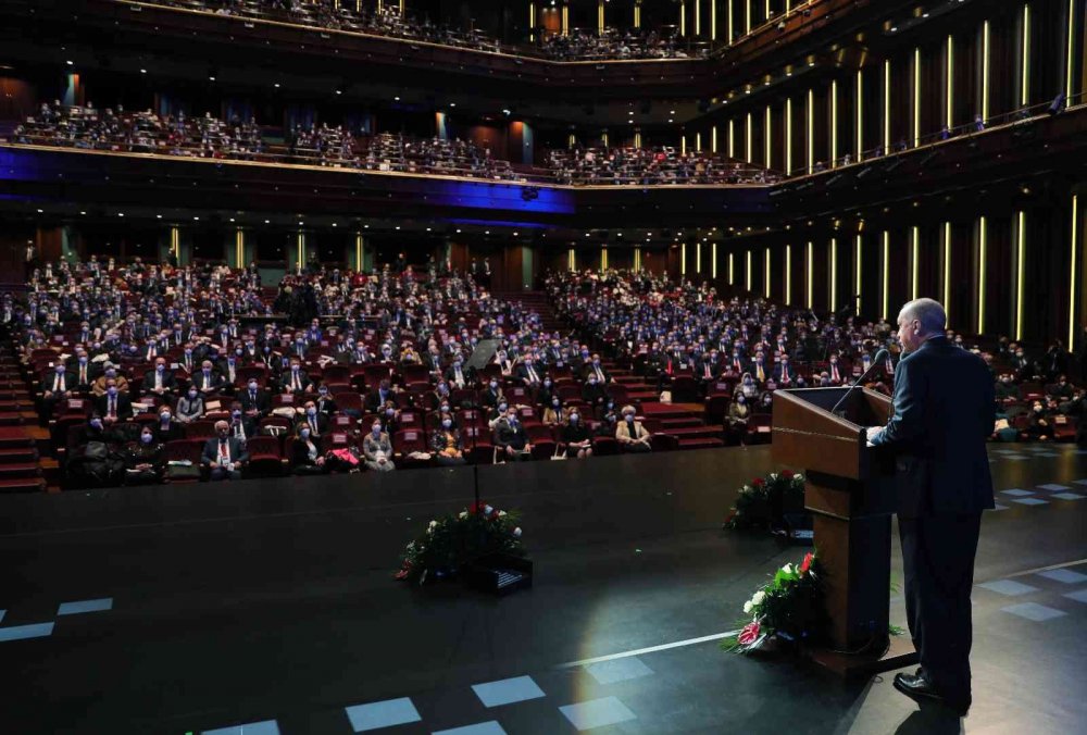 Cumhurbaşkanı Erdoğan’dan öğretmenlere müjde! Ayrım kalkıyor, başöğretmenlik geliyor