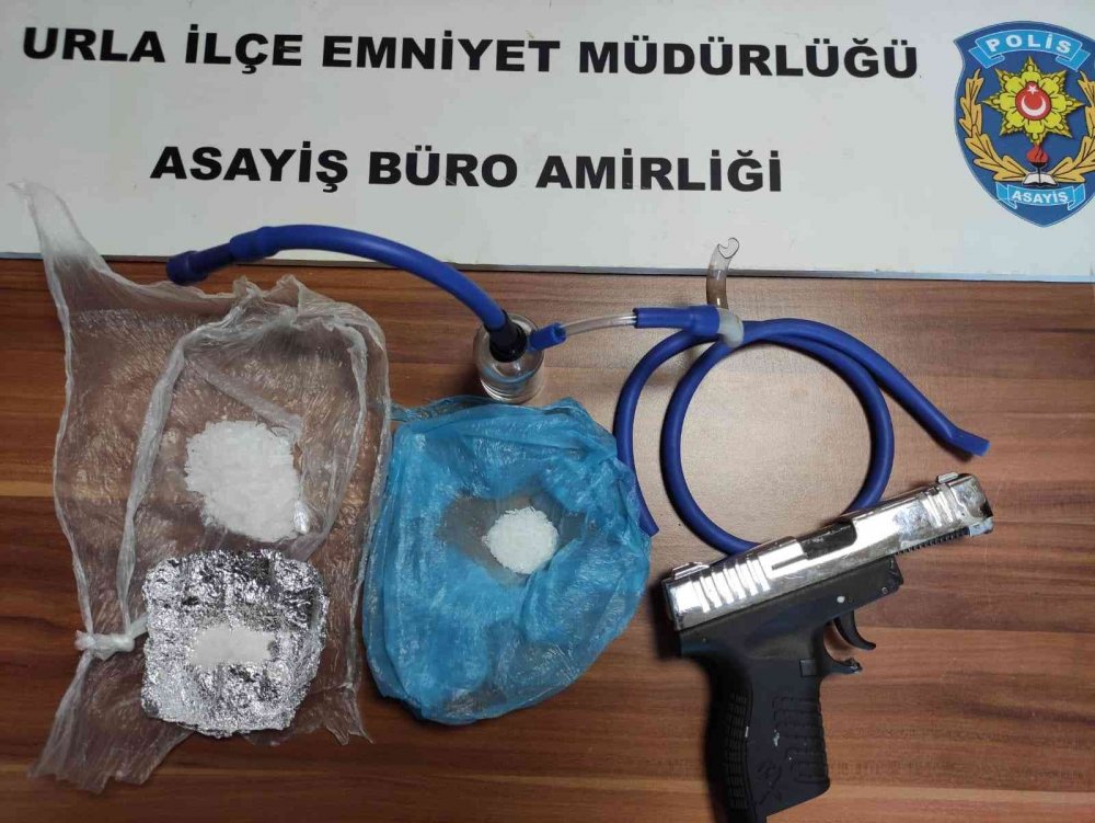 İzmir’de yakalanan zehir tacirleri ve hırsızlar tutuklandı