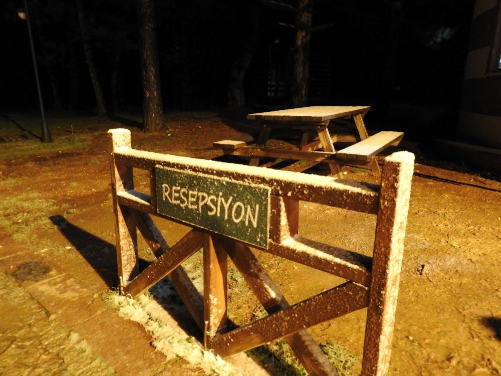 Spil Dağı’na mevsimin ilk karı düştü