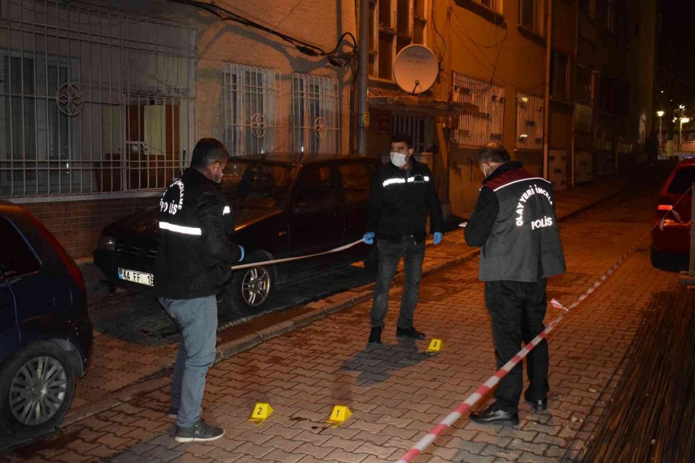 İki grup sokak ortasında kapıştı! Bıçaklı kavgada 1 kişi yaralandı