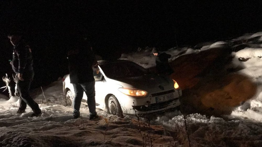 Karda mahsur kalan şahsın imdadına AFAD yetişti