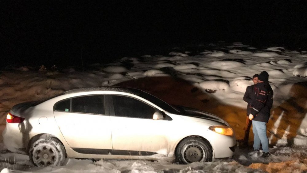 Karda mahsur kalan şahsın imdadına AFAD yetişti