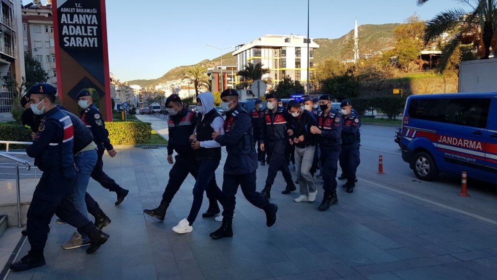 Alanya ve Kaş'ta torbacılara dev operasyon! 27 tutuklama