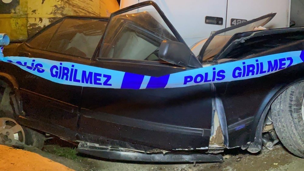 Park halinde freni boşalan demir yüklü tır dehşet saçtı!
