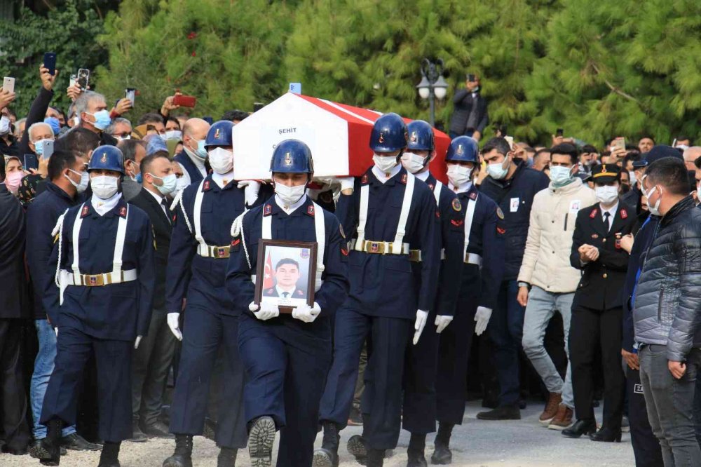 9 teröristin öldüğü çatışmada şehit olan Astsubay Celil Mutlu’ya son görev