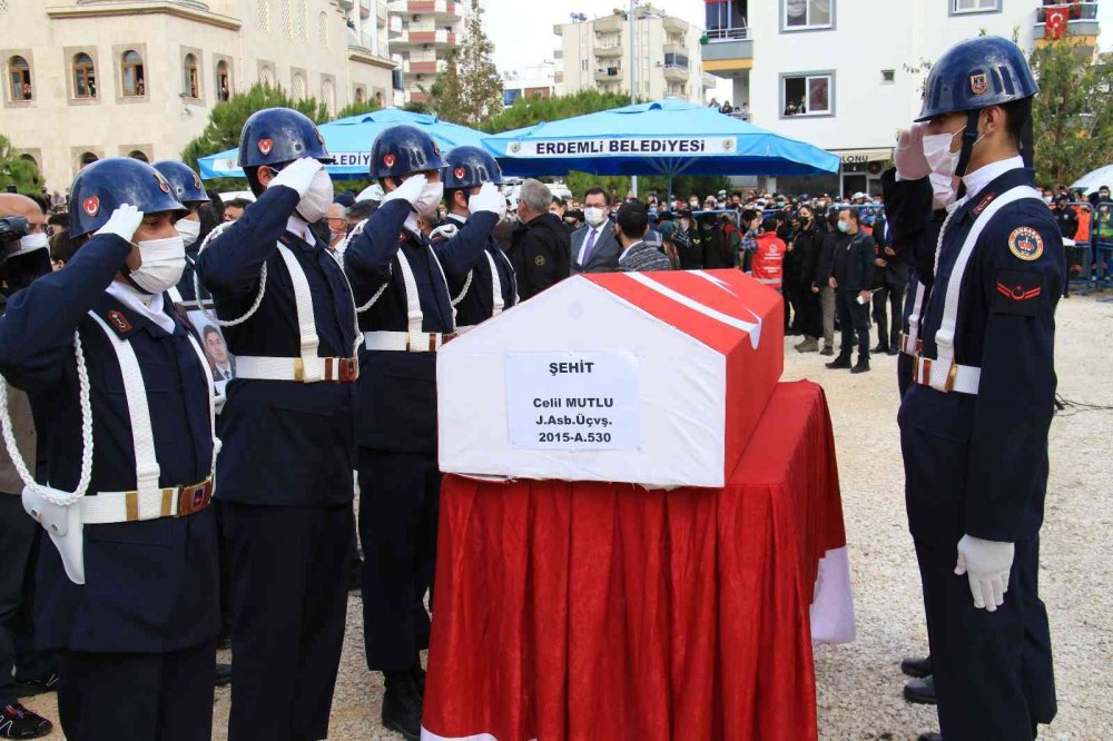 9 teröristin öldüğü çatışmada şehit olan Astsubay Celil Mutlu’ya son görev