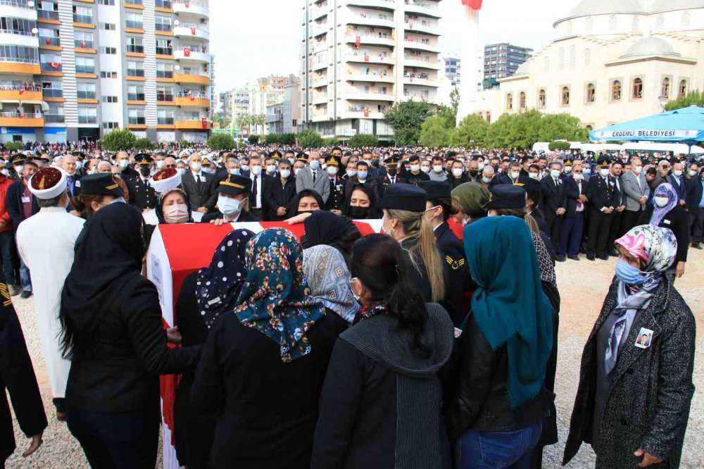 9 teröristin öldüğü çatışmada şehit olan Astsubay Celil Mutlu’ya son görev