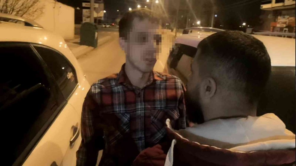 Aksaray'da hareketli gece! Dur ihtarına uymayan sürücü eroini camdan atıp kaçtı