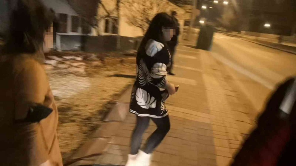 Aksaray'da hareketli gece! Dur ihtarına uymayan sürücü eroini camdan atıp kaçtı