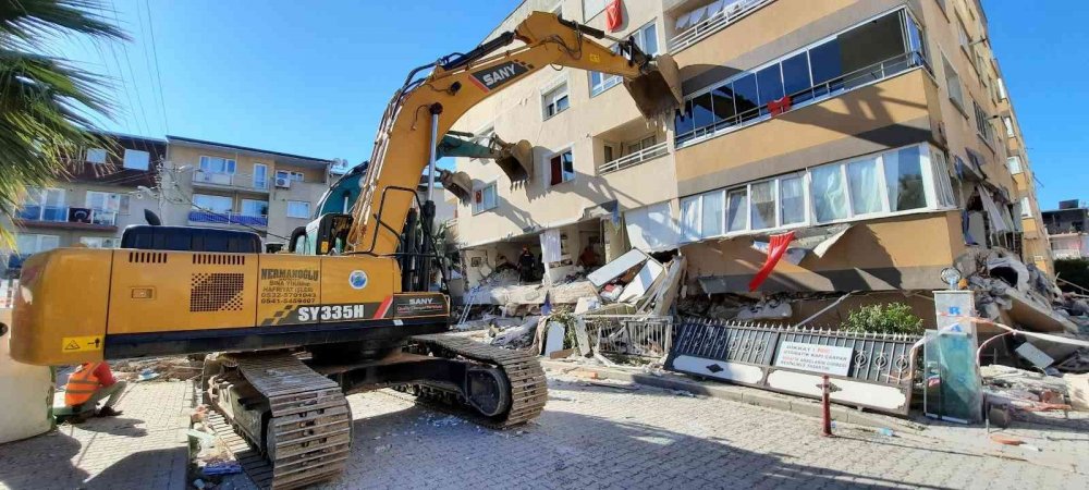 İzmir depreminde 10 kişinin yaralandığı Cumhuriyet Sitesi ile ilgili 3 sanık yargılanacak