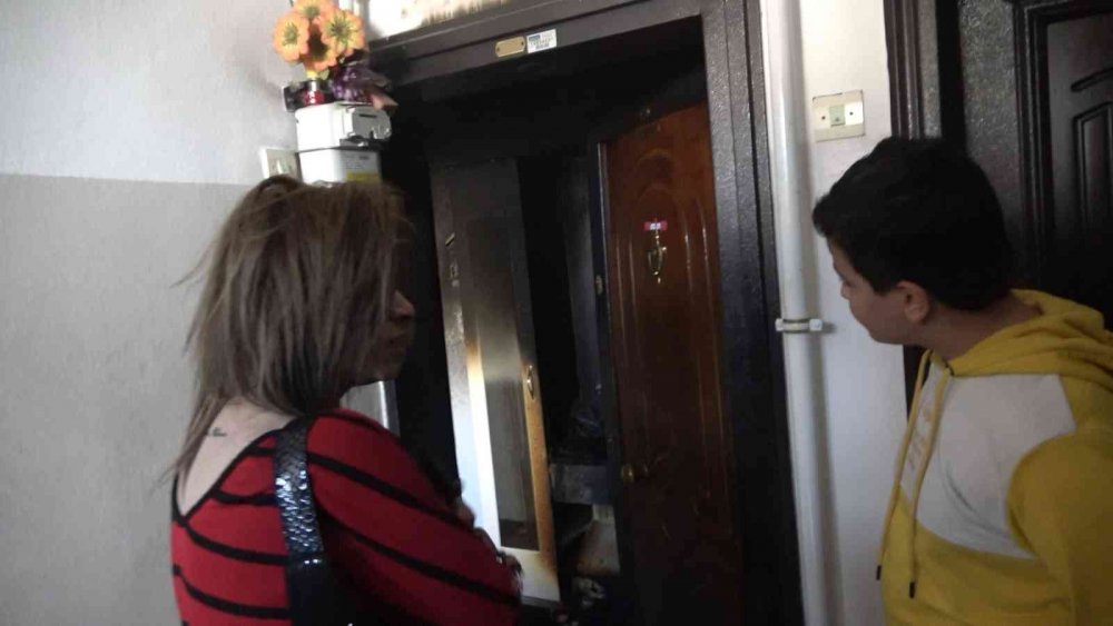 Uykuda evleri ateşe verilen aile dehşeti yaşadı! 1’i çocuk 3 kişi balkondan atladı