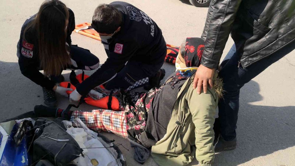 Aksaray'da kamyonet elektrikli motosiklete çarptı! Anne ve kızı yaralandı