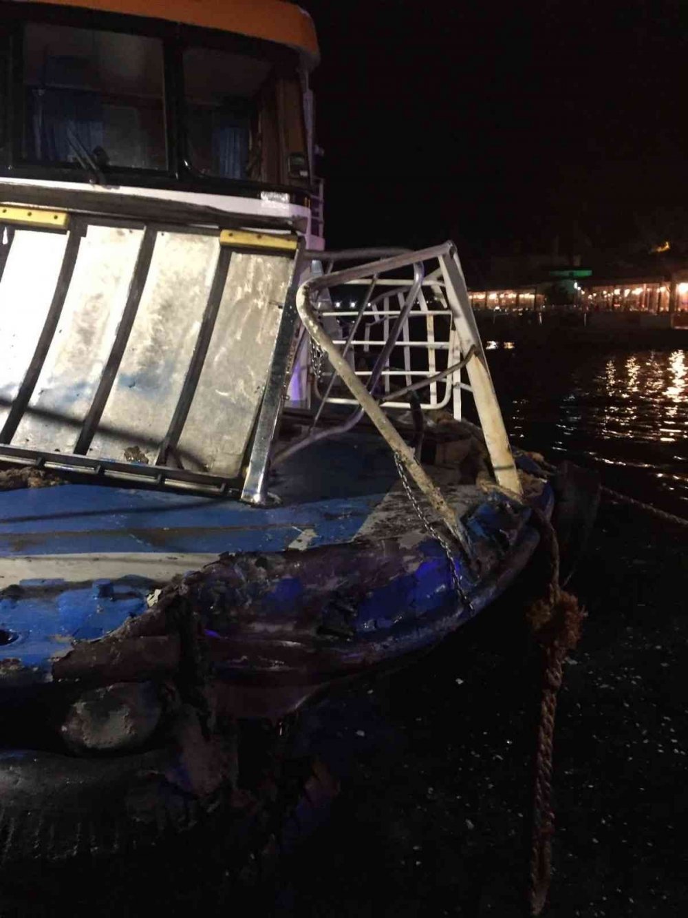 Anadolu Kavağı açıklarında gemi ile tekne çarpıştı! 2 yaralı