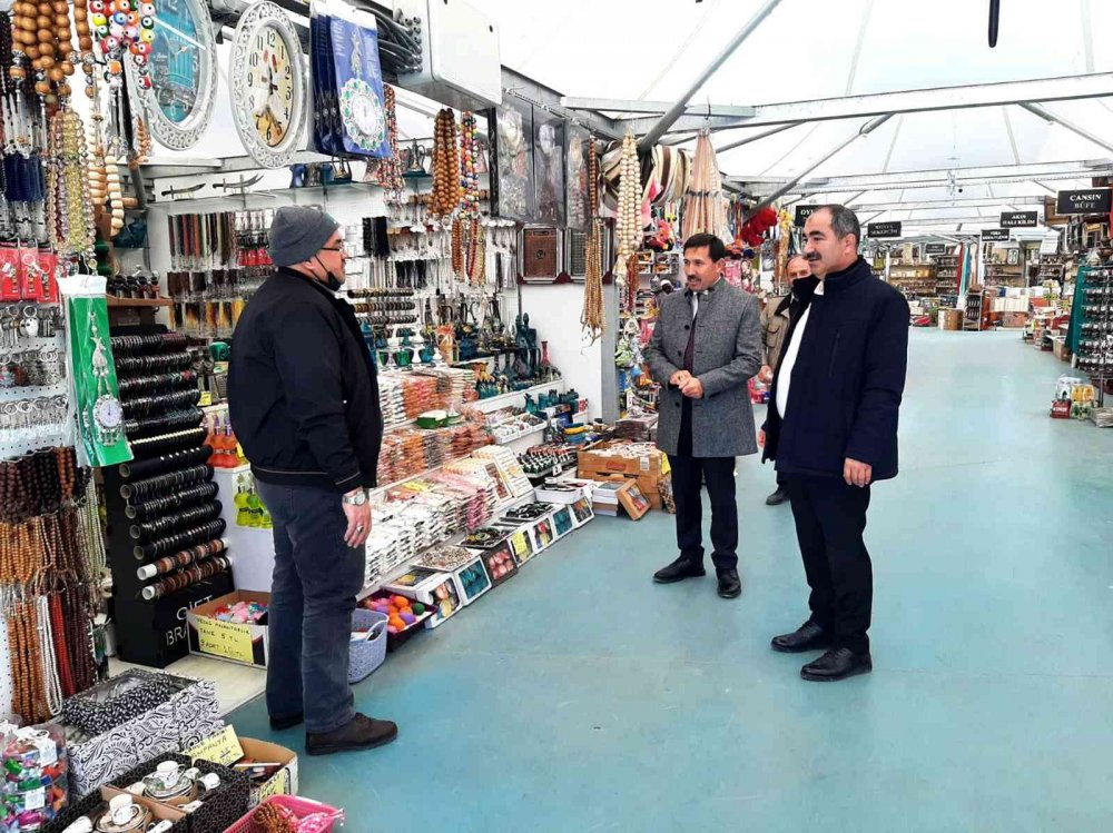 Konya Mevlana Türbesi çevresinde esnaflar Şeb-i Arus'a hazır!