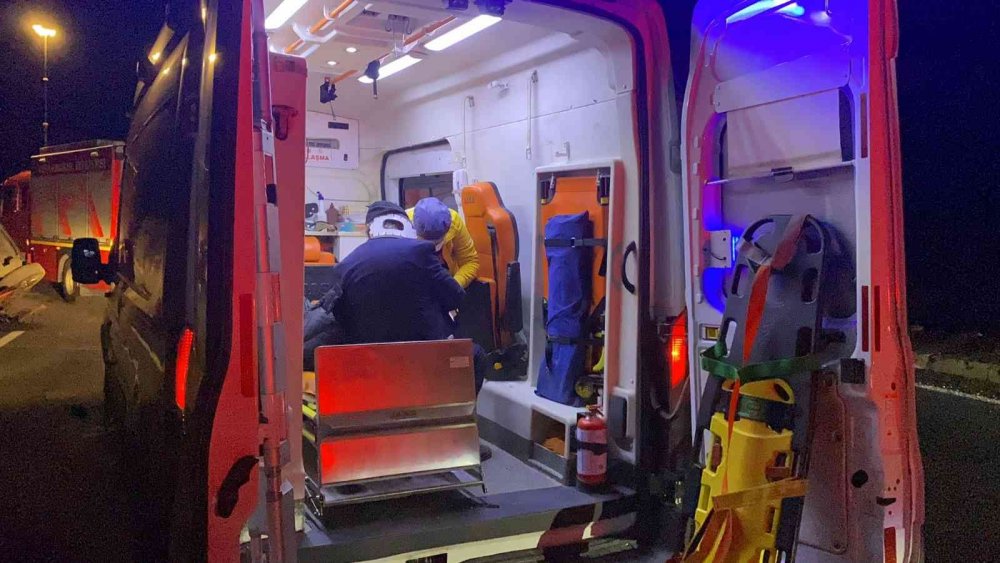 Taklalar atan otomobilde emniyet kemeri takmayan kadın öldü! 3 ağır yaralı