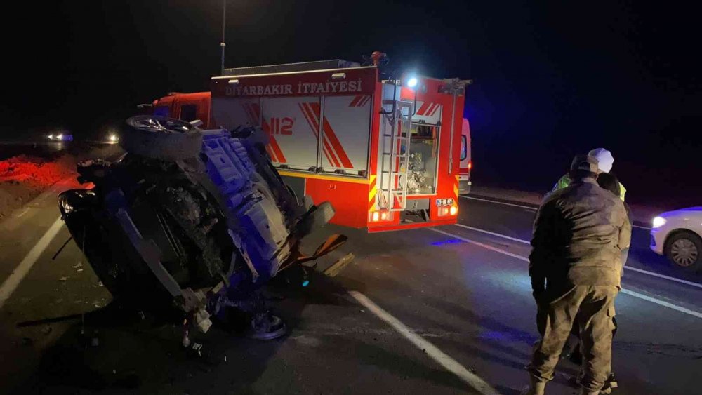 Taklalar atan otomobilde emniyet kemeri takmayan kadın öldü! 3 ağır yaralı