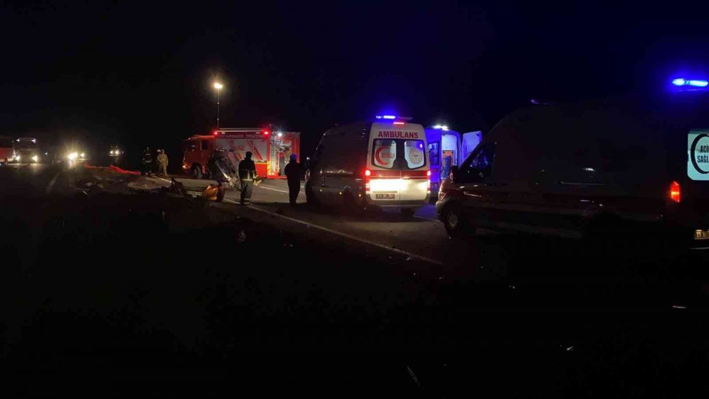 Taklalar atan otomobilde emniyet kemeri takmayan kadın öldü! 3 ağır yaralı