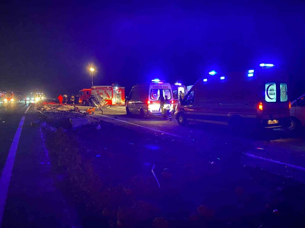 Taklalar atan otomobilde emniyet kemeri takmayan kadın öldü! 3 ağır yaralı