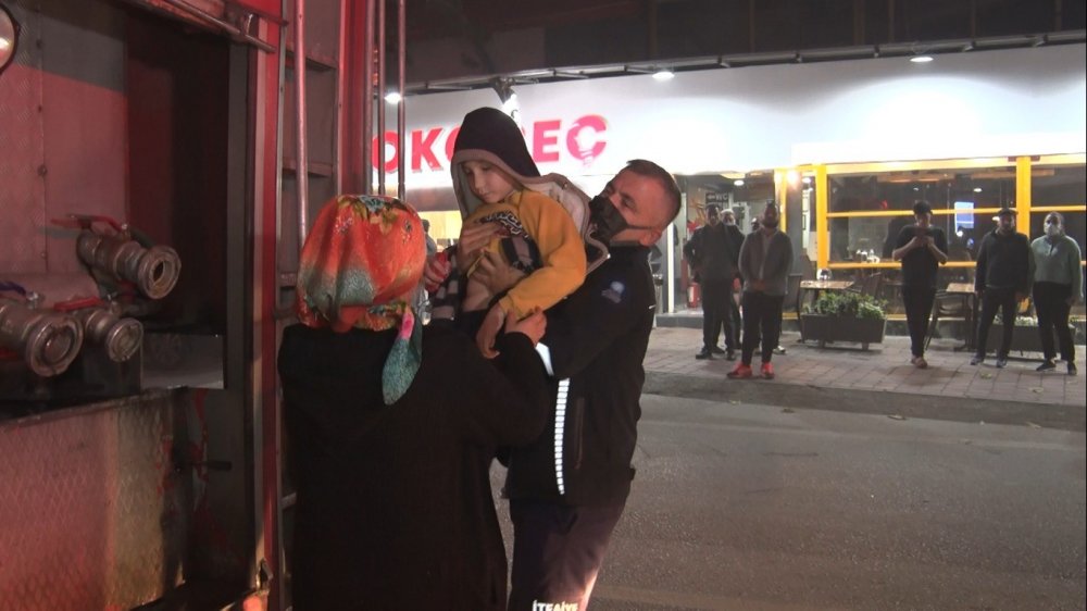 İş hanında çıkan yangında can pazarı!