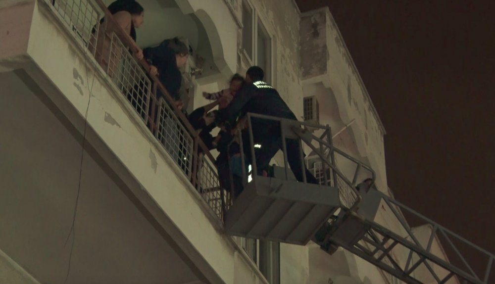 İş hanında çıkan yangında can pazarı!